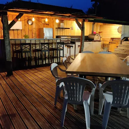 Tres Proche Angers: Chaleureuse Maison, Piscine, Amis, Famille 度假居 Trélazé