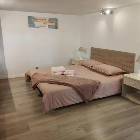 Tres Proche Angers: Chaleureuse Maison, Piscine, Amis, Famille Trélazé
