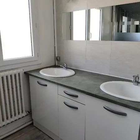 Tres Proche Angers: Chaleureuse Maison, Piscine, Amis, Famille Trélazé