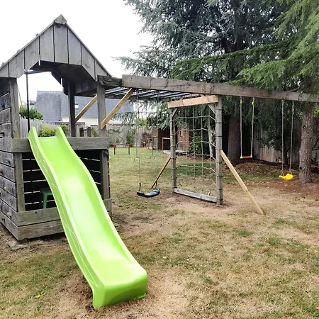 펜션 Tres Proche Angers: Chaleureuse Maison, Piscine, Amis, Famille *